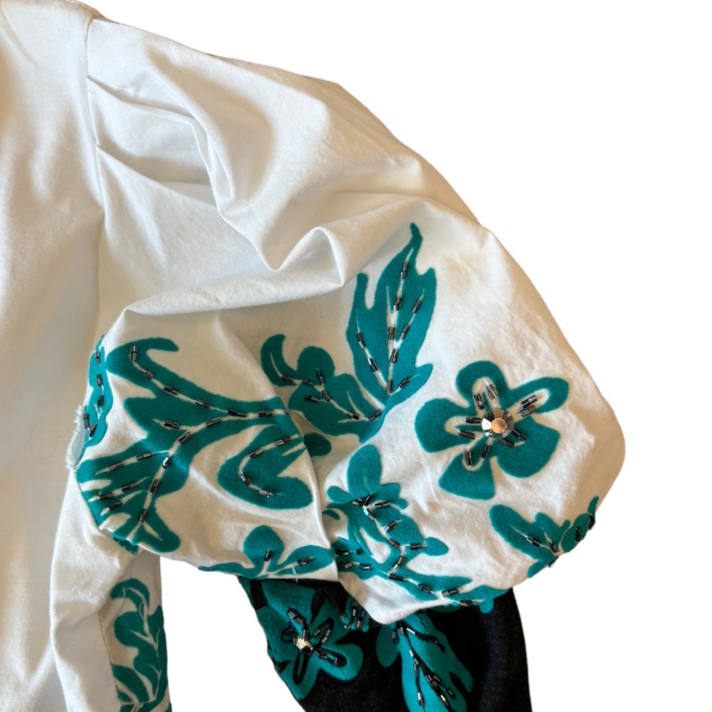 VDP Beaded Puff Sleeve Stretch Top - Picture 6 of 7